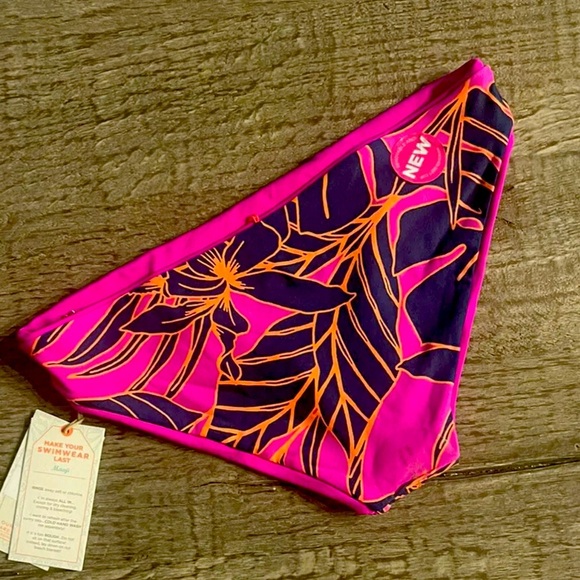 Maaji Hibiscus Reversible Sublime Bikini Bottoms. - Picture 9 of 11